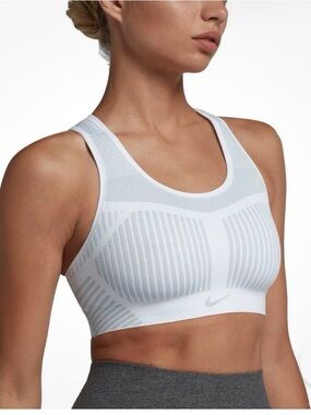 $80 Nike Seamless Ribbed Support Sports Bra